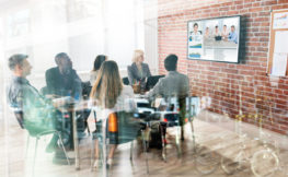 39-5 leading distributed teams - 906762450.jpg