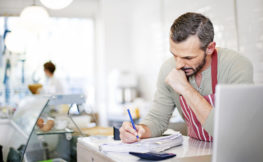 12-7 Financial forecasting -143922755.jpg